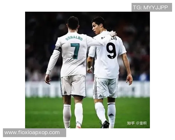 足球明星的学习成绩揭秘:他们如何平衡学业与职业生涯的挑战与成功